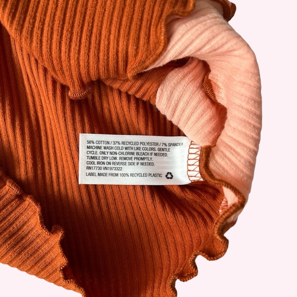 Cropped Short Sleeved Shirt - Picture 3 of 4